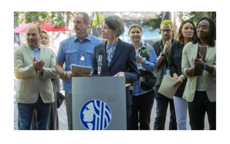 Sara Nelson with group.